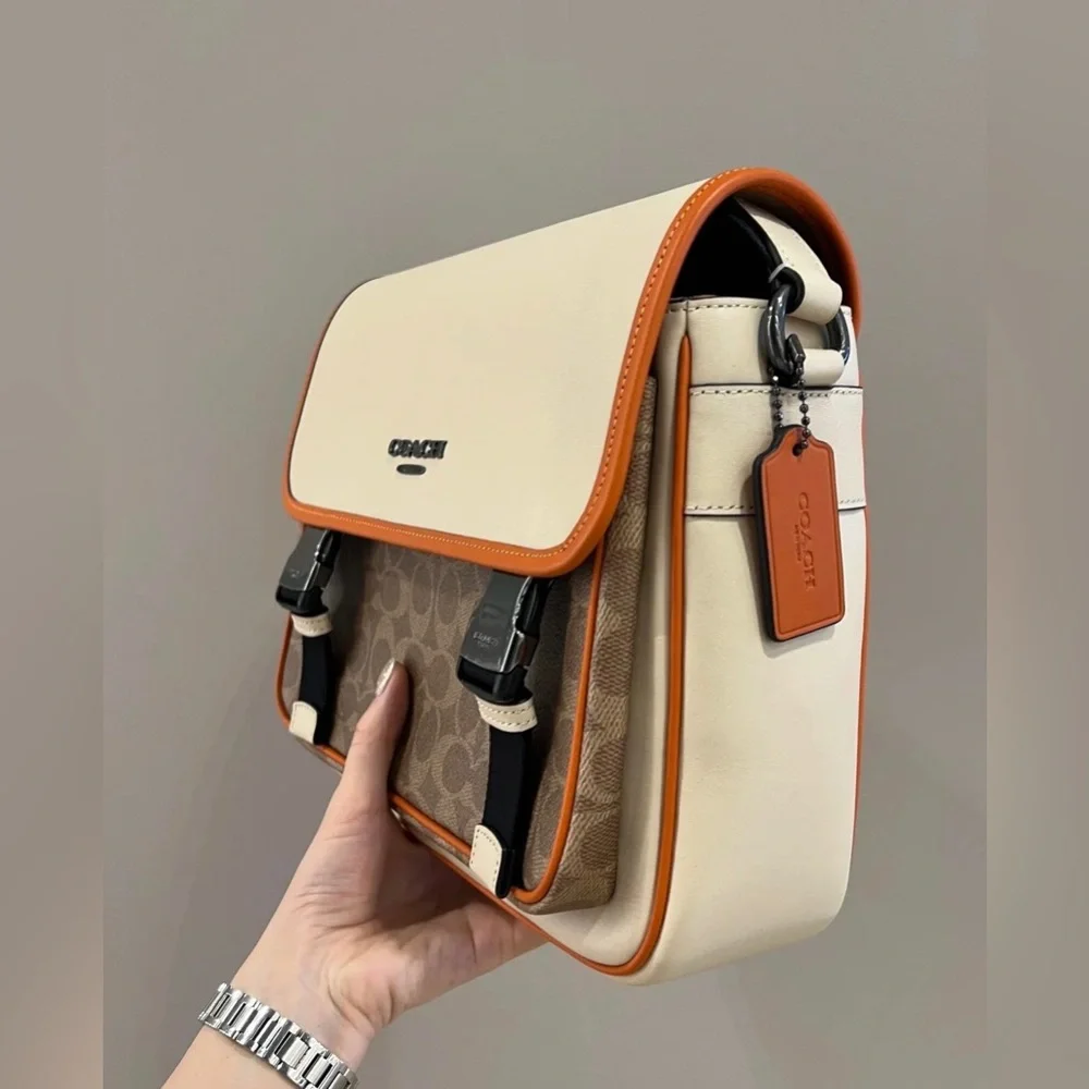 NWT！COACH RACER MESSENGER IN COLORBLOCK SIGNATURE（COACH CAJ79）holiday gift